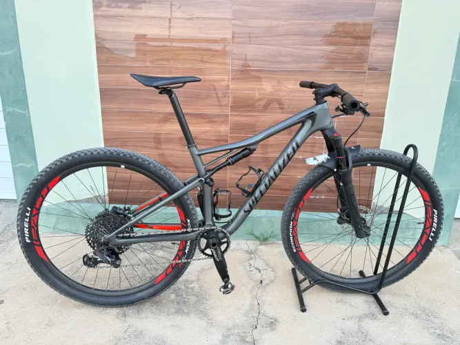 Specialaized epic full Carbon, tamanho 17.