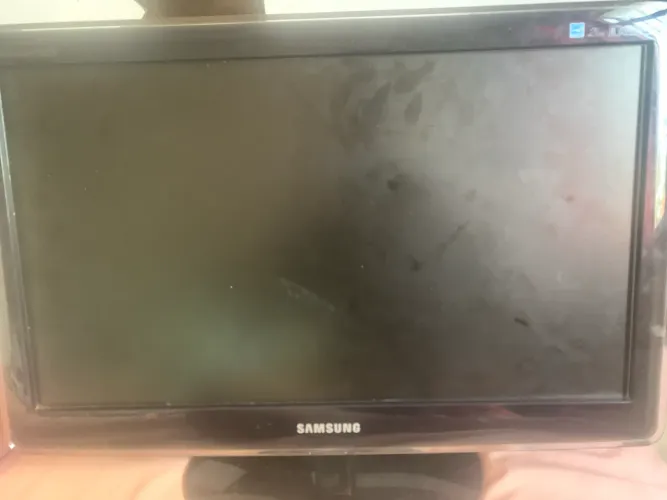 Monitor Samsung ótimo estado (ler a descrição) inclui cabo DVI