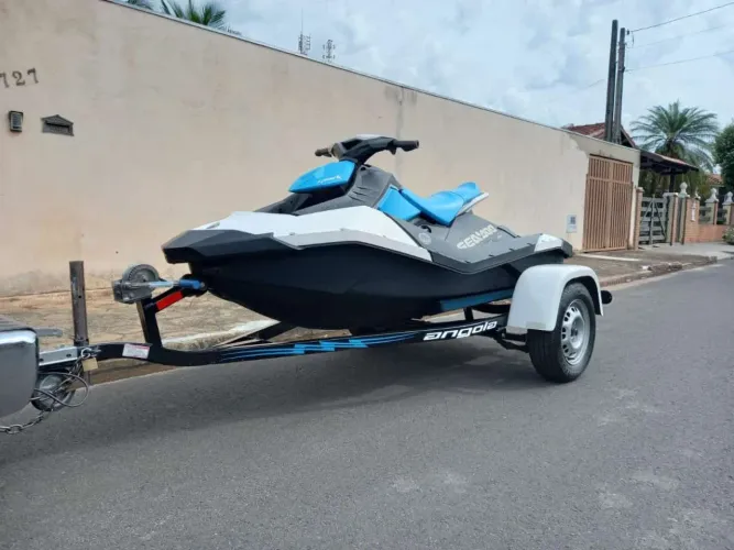 Jet Ski Spark 90 HP Muito novo