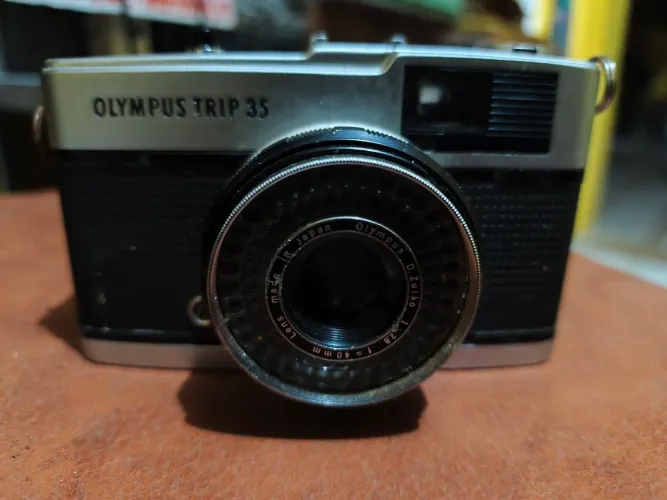 Câmera Olympus Trip 35