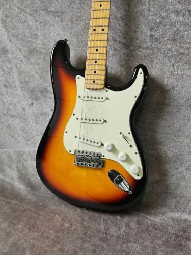Guitarra Fender Stratocaster Standard - México - Avalio trocas