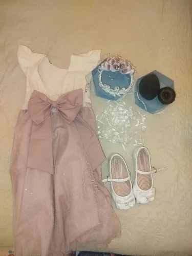 Kit vestido,coroa,sapatilha,luvas,coque ....