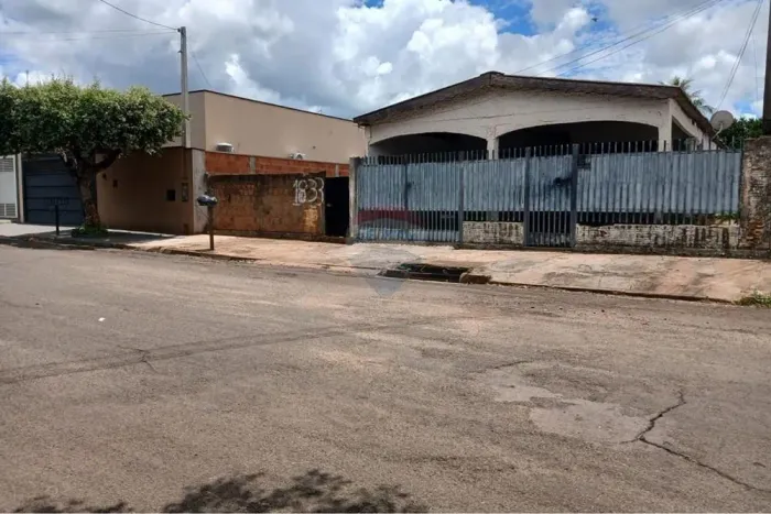 Ampla Casa para Locação no Jardim Alvorada em Andradina