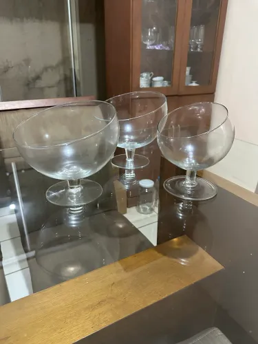 Taças de vidro para servir.