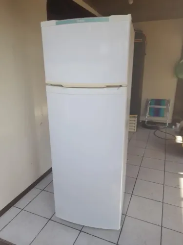 Vendo geladeira consul usada conservada funcionando certinho livre pra teste chama