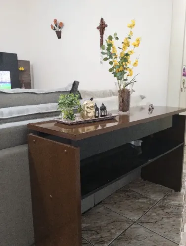 Aparador em MDF com prateleira