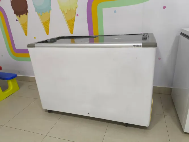 Freezer Fricon Tampa de Vidro