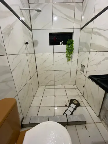 Casa no primeiro andar ( incluso água e energia )