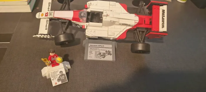 LEGO Set Icons 10330 McLaren MP4/4 e Ayrton Senna 