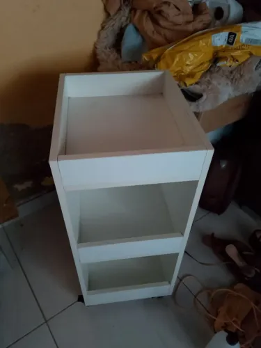 Vendo carrinho de manicure semi novo sem nenhum defeito. Contato *29. Valor 150,00