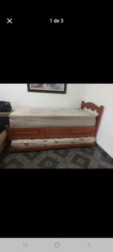 Cama solteiro madeiras maciça com 2 colchões 