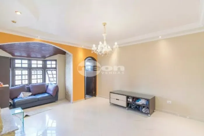 Sobrado à venda na Vila Helena em Santo André, com 356m² de área construída