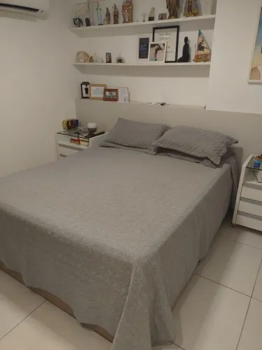 Cama Queen Completa em Estado Impecável: Colchão Magnético Nipponflex + Base sob Medida