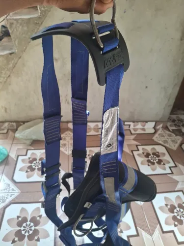 Cinto de segurança paraquedista.