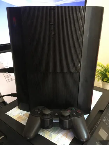 Playstation 3 - Desbloqueado + 40 jogos