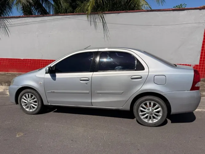Toyota Etios XLS Sedan 1.5 Flex 16V 4P Mec. 2013