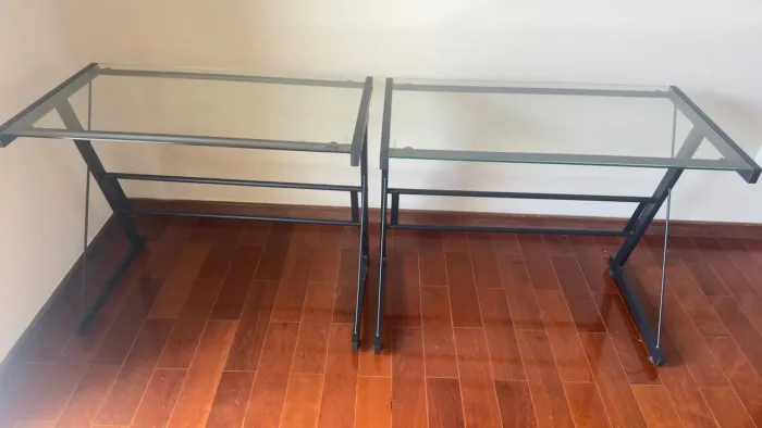 Vendo escrivaninha de vidro e ferro