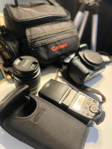 Kit Câmera Canon EOS T6 + Lente 18-55mm + Flash Speedlite 430EX + Cases