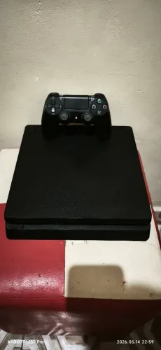 Vende console PS4 slim 500 GB de a versão que desbloqueia