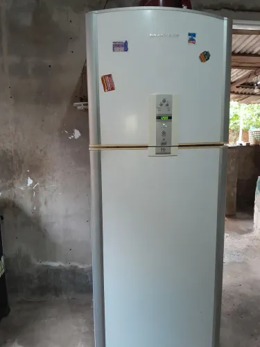 Vendo uma geladeira Brastemp Frost free