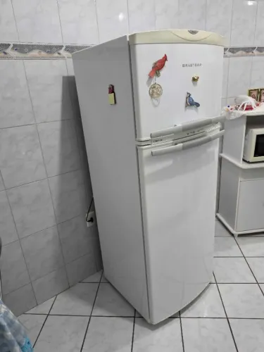 Geladeira Brastemp 324 litros Cleas Frost Free