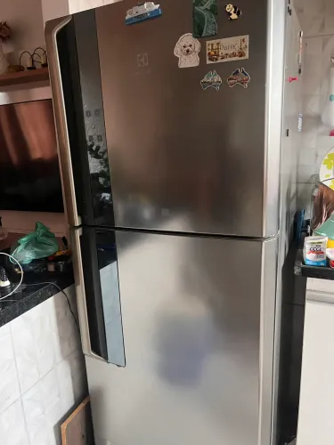 Geladeira Electrolux com VAZAMENTO INTERNO 