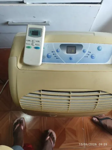 Ar condicionado portátil 10mil BTUs c controle, dreno e acabamento de janela