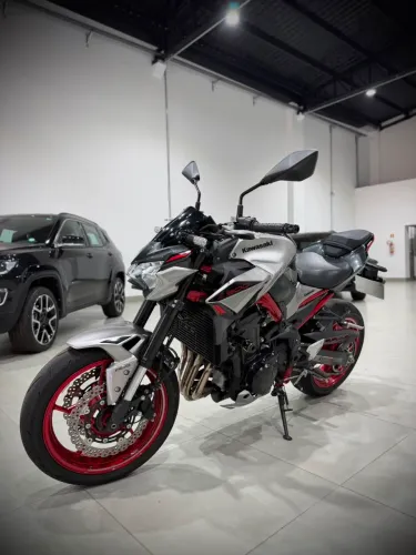 Kawasaki Z900 impecável 