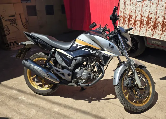 Moto bem conservada.