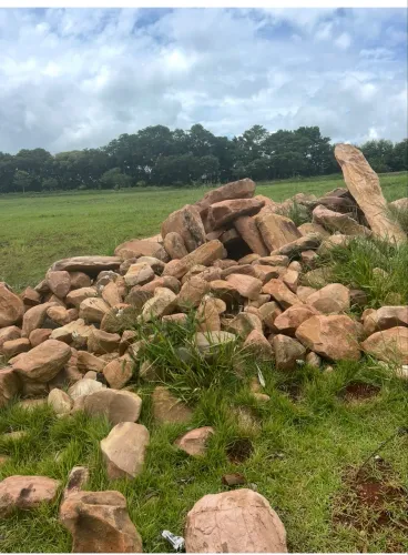 Vendo pedras de arenito