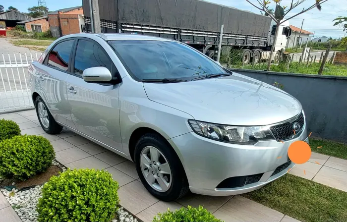 Kia Motors Cerato 1.6 16 V Flex Mec. 2013