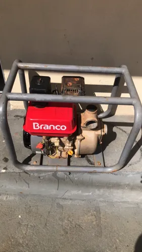 Moto bomba branco