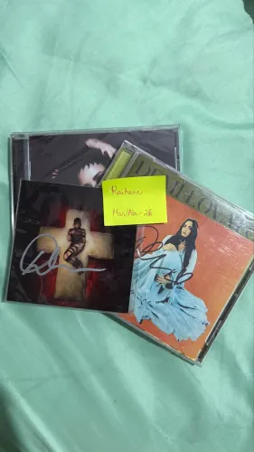 [KIT DE 2 CDS AUTOGRAFADOS] Demi Lovato - Holy Fvck e DWTDTAOSO