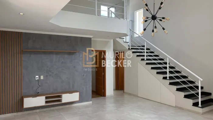 Casa á venda com 3 quartos, piscina e 215 m² - Bairro Urbanova - SJC