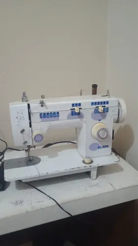 Máquina de costura singer