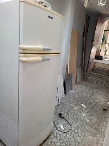 Geladeira Cônsul Biplex 360, branca. Usada e tudo funcionando.