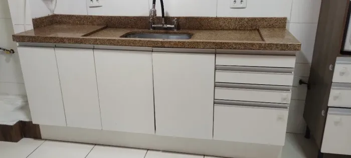 Gabinete de cozinha 100% MDF+ granito amarelo maracujá + cuba Franke | Excelente estado!
