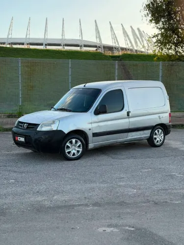 Peugeot Partner Van 1.6 Flex 16V 5P 2011