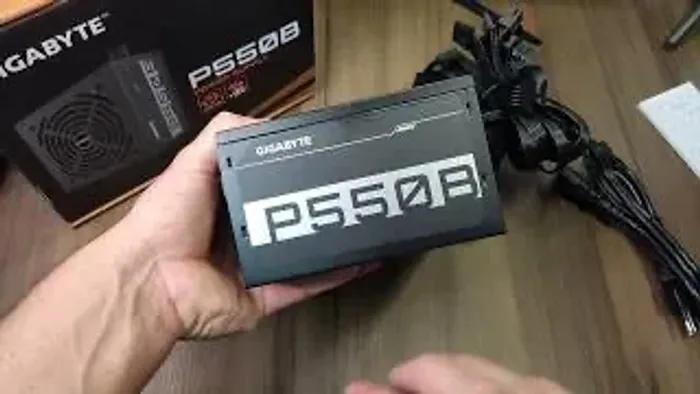 Fonte Gigabyte P550B com 80PLUS