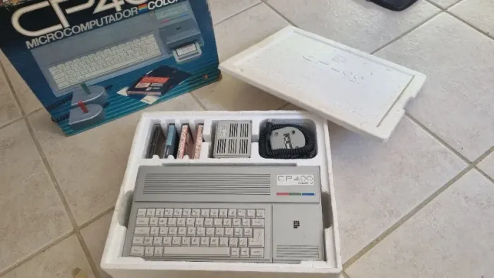 Microcomputador Prologica CP400 completo para colecionador