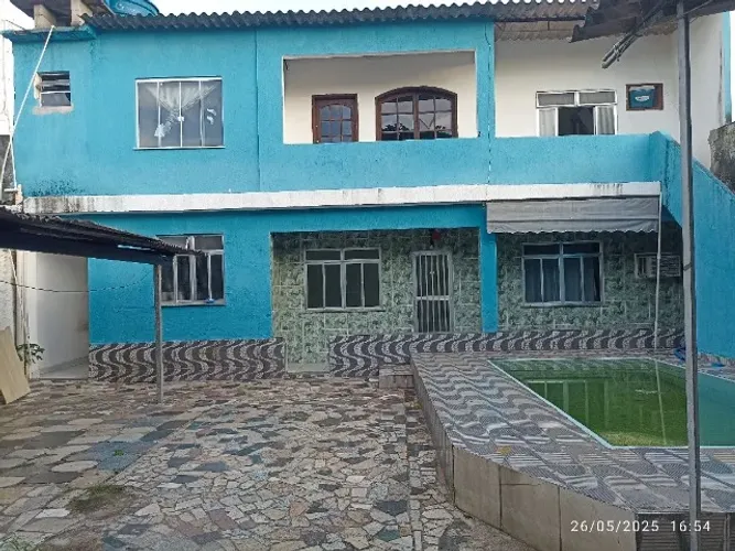 Vendo, três casas e uma loja em Vila Maria Helena, boa localização, a uma quadra do ponto