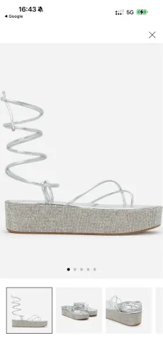 Sandália Flatform com Amarração e Sola Coberta por atrás