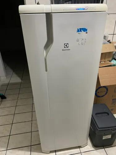VENDO GELADEIRA ELETROLUX BRANCA
