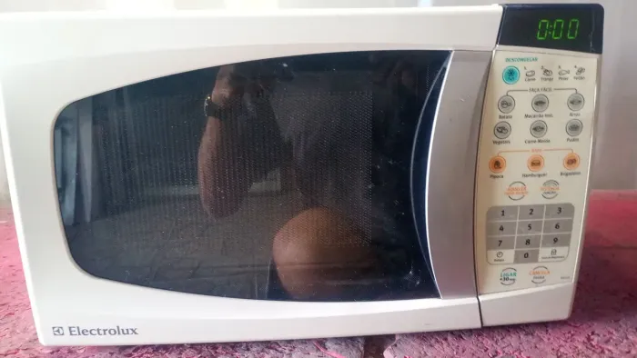 microondas Electrolux 23 litros funcionando perfeitamente