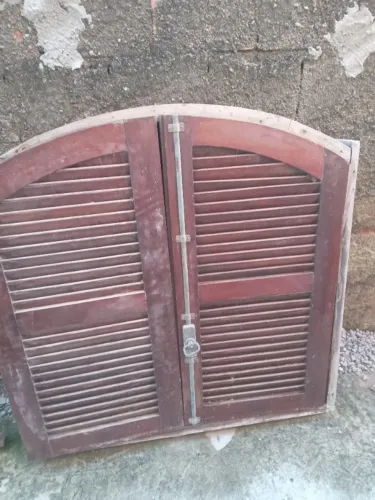 Janela colonial em Madeira de ipe