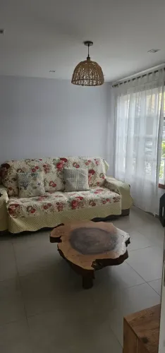Casa de condomínio para venda possui 140 metros quadrados com 3 quartos