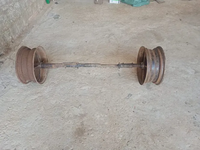 Roda e eixo pra carroça de bucha