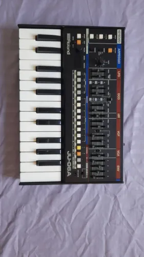 Teclado Sintetizador Roland Boutique JU-06A