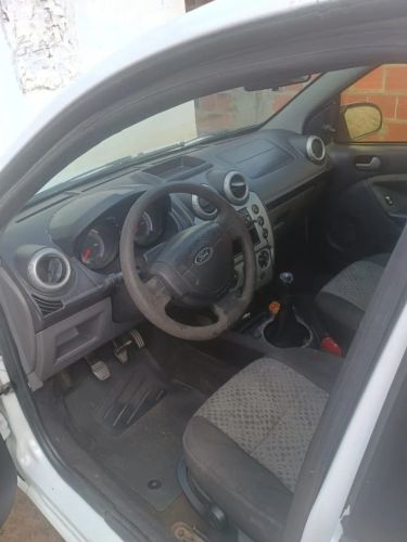 Imagem de Ford Fiesta Sedan 1.0 8V Flex 4P 2009