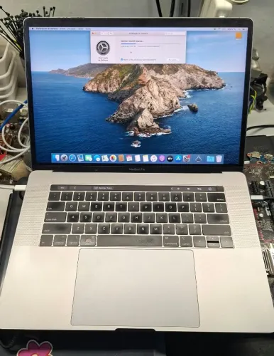 Macbook Pro A1990 Core i7 16gb SSD 512gb